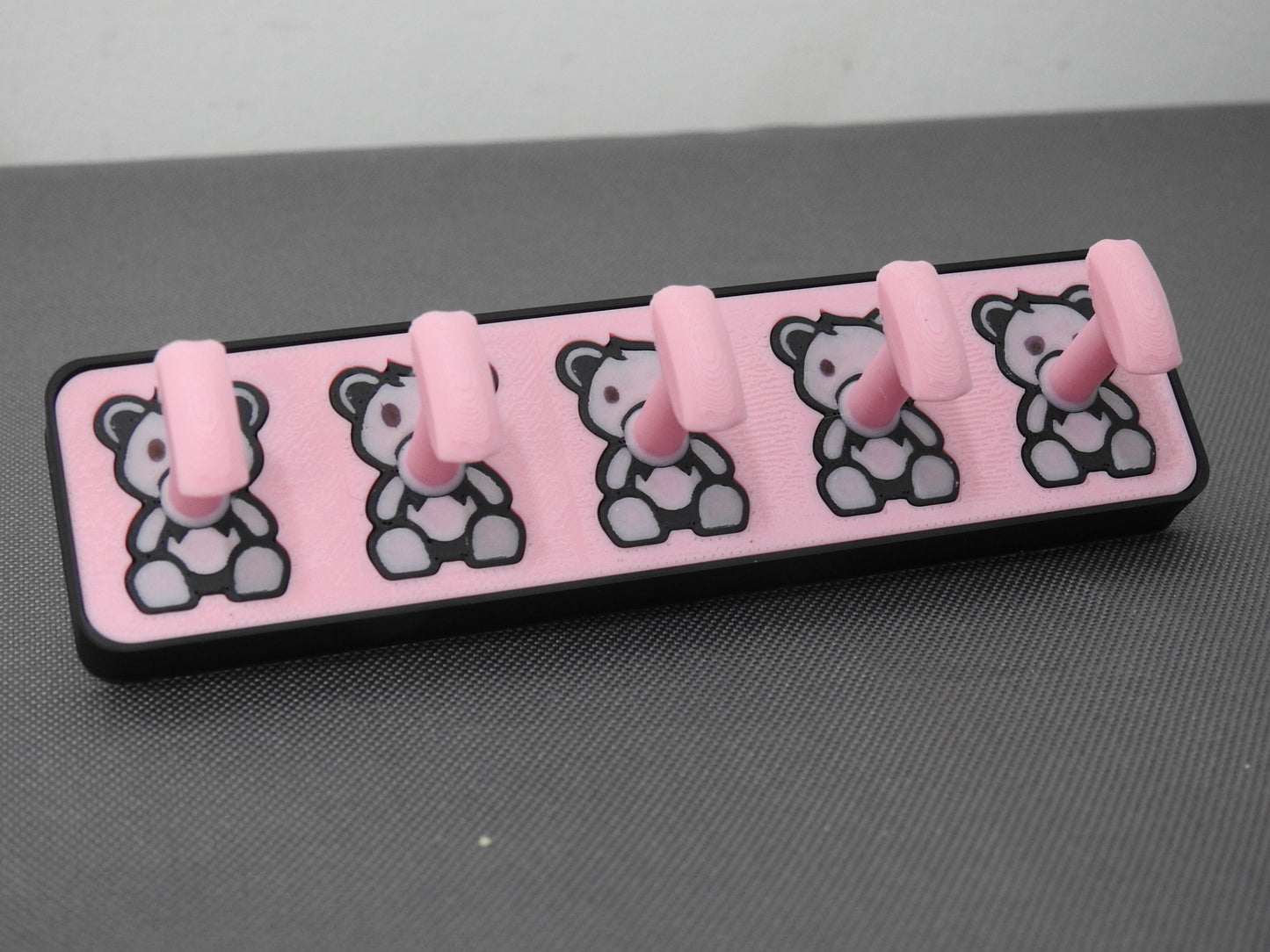 Teddy Nail Stand