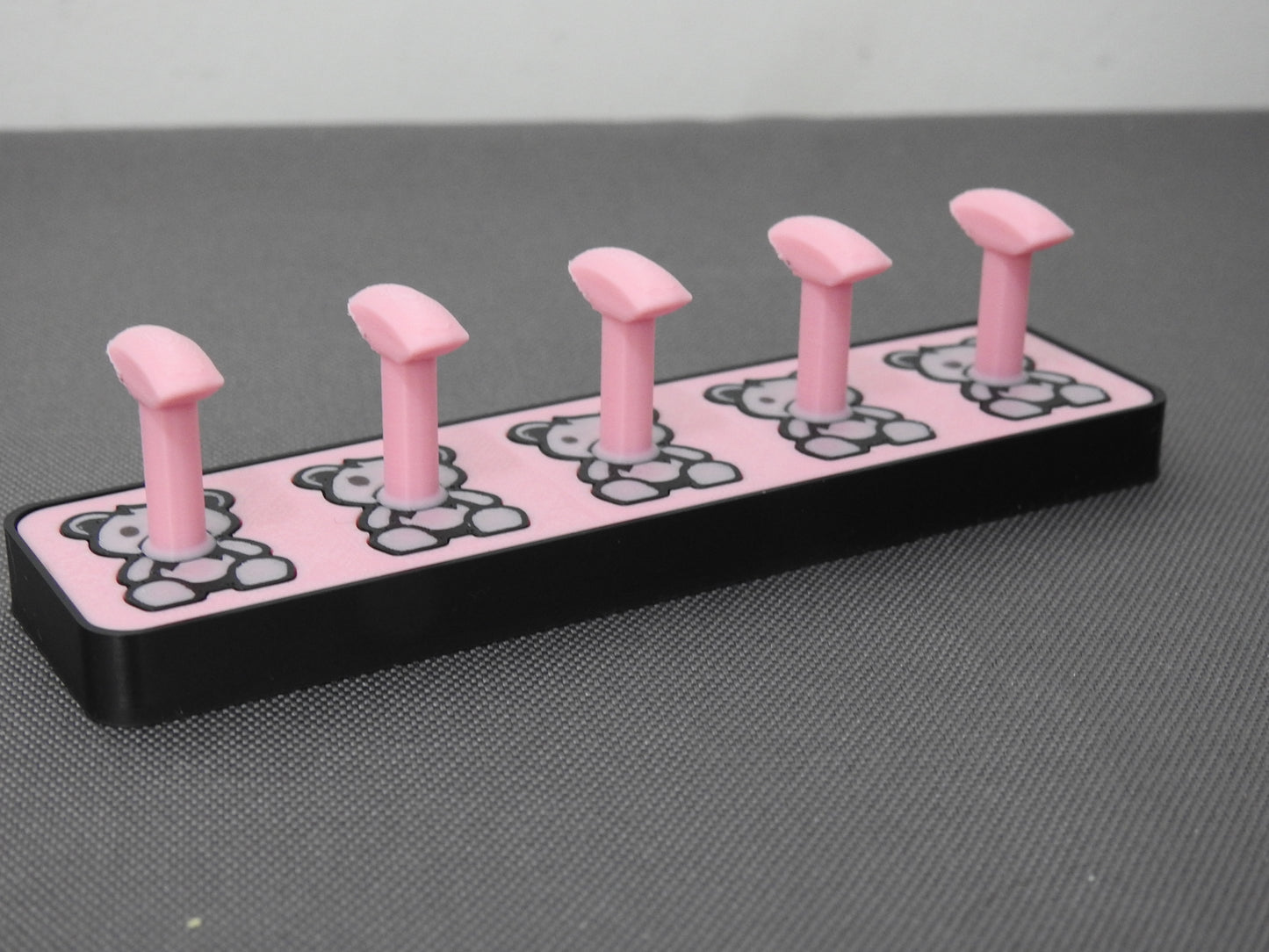 Teddy Nail Stand