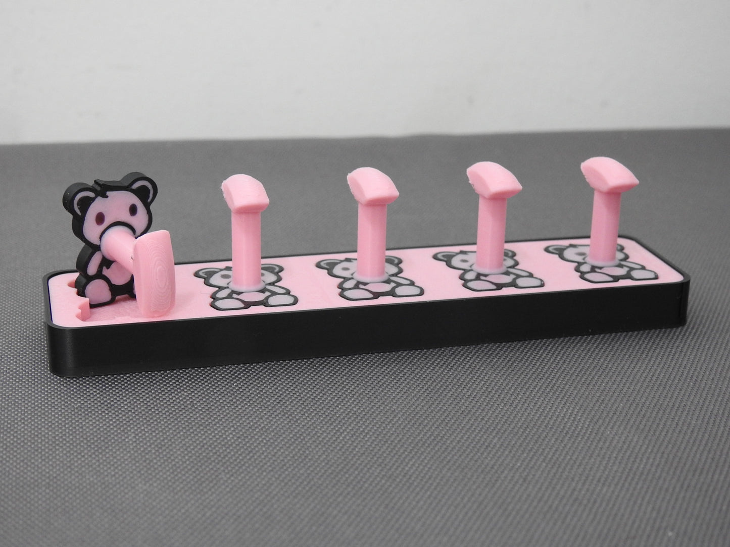 Teddy Nail Stand